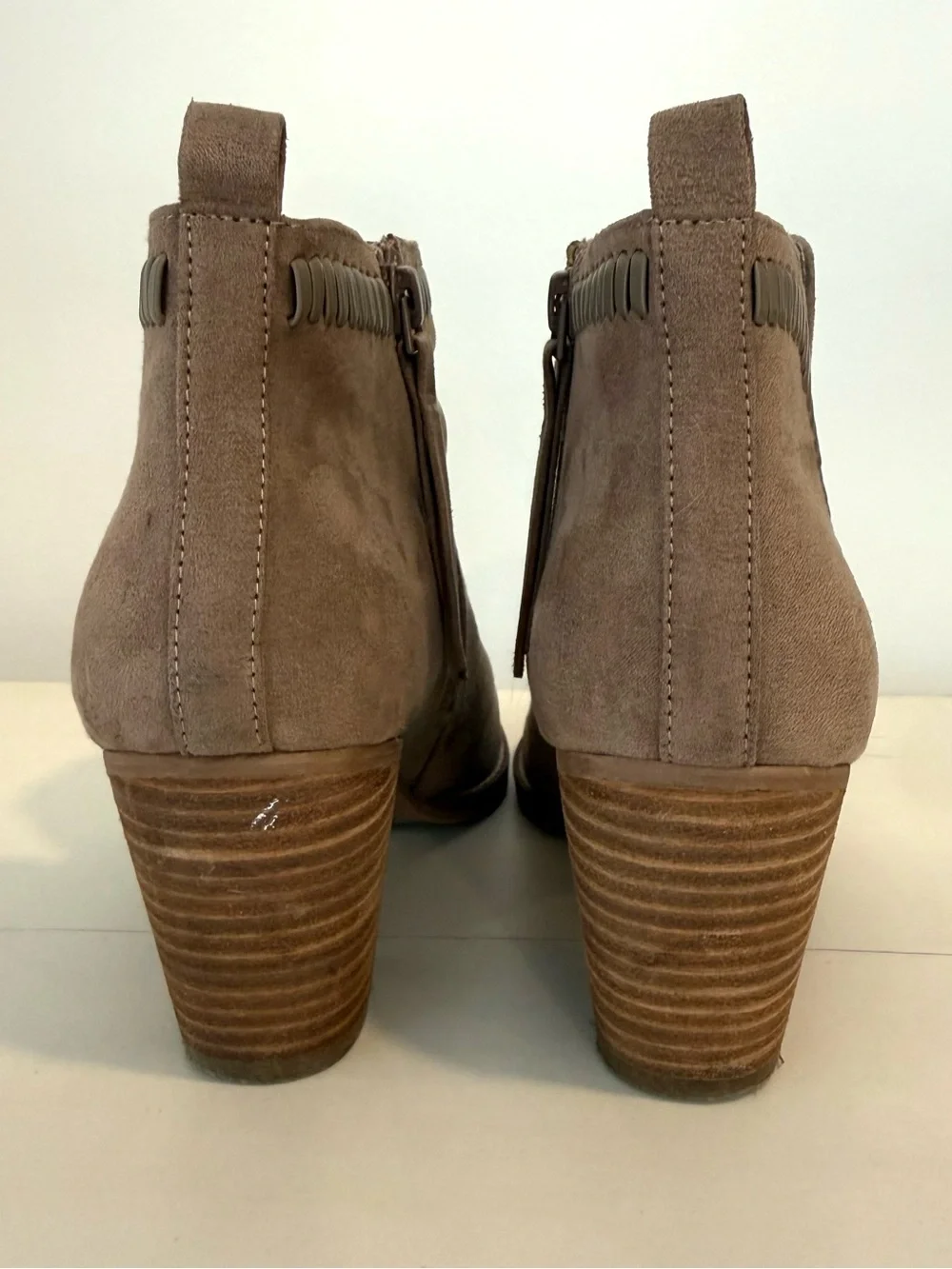 Dolce Vita Taupe Suede Ankle Booties Whipstitch Trim Block Heel Size 8